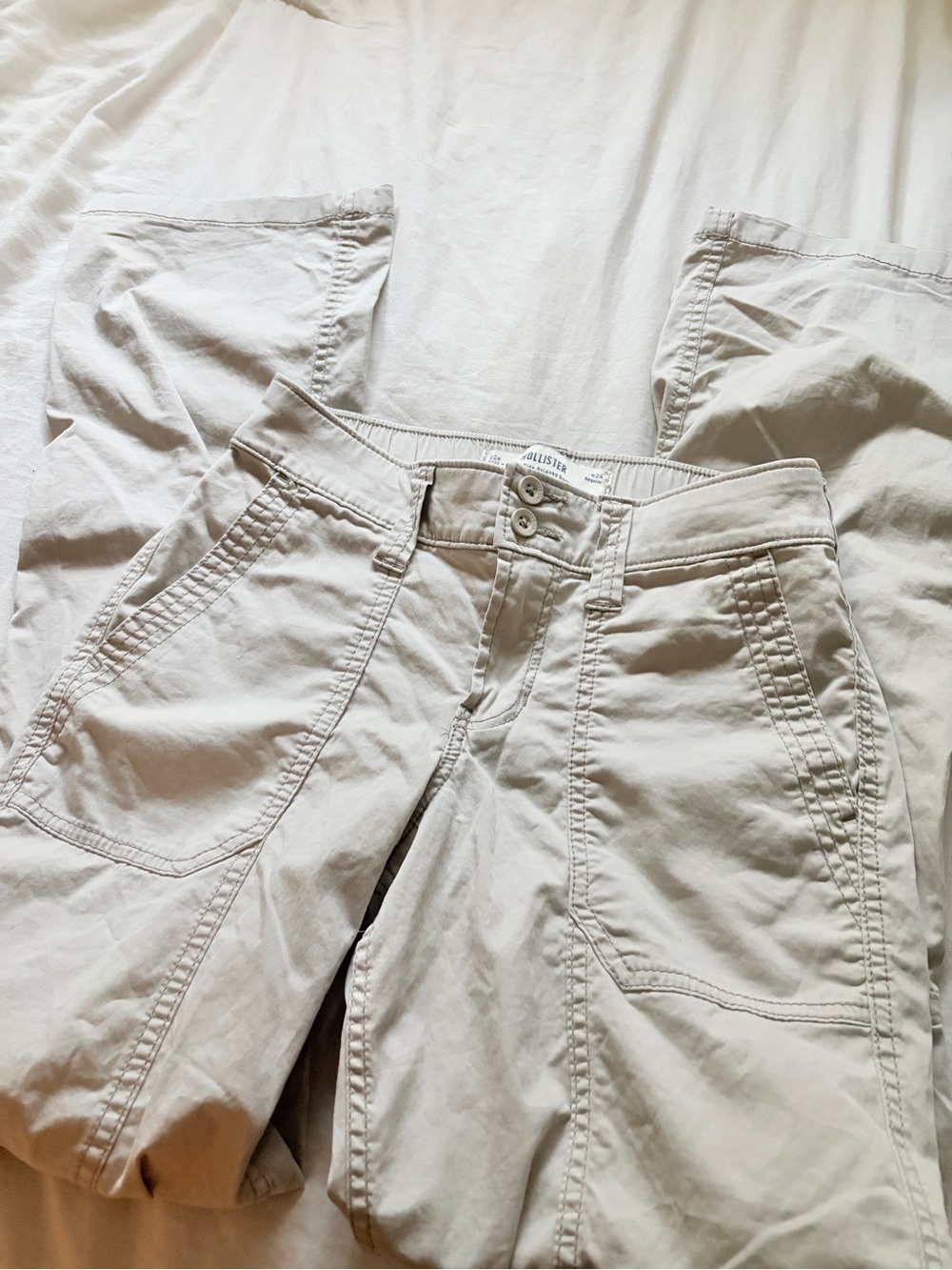 Hollister Mid-Rise Relaxed Boot Cargo Pants Tan W24 Regular
